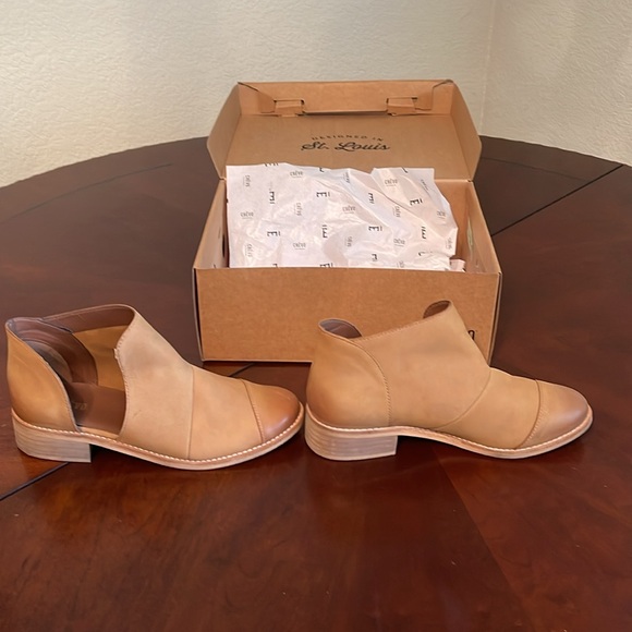 CREVO FOOTWEAR FASHION BOOTS, SIZE 7.5 - Picture 2 of 11